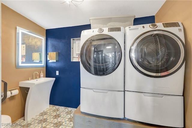 laundry area featuring washer and clothes dryer