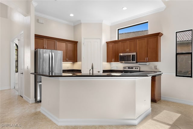 kitchen with sink, stainless steel appliances, an island with sink, light tile patterned floors, and ornamental molding