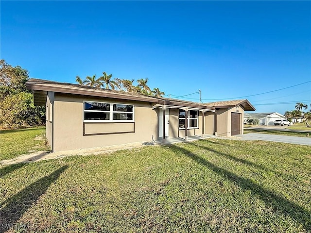 ranch-style home with a front yard and a garage