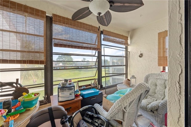 sunroom with ceiling fan