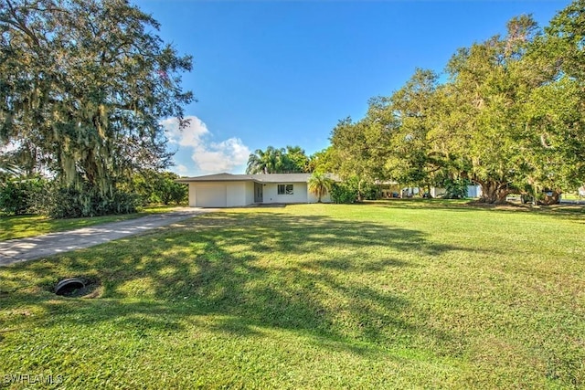 view of yard with a garage