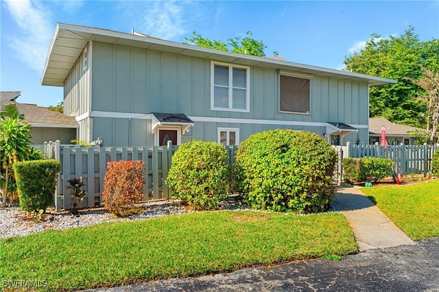 view of front of property