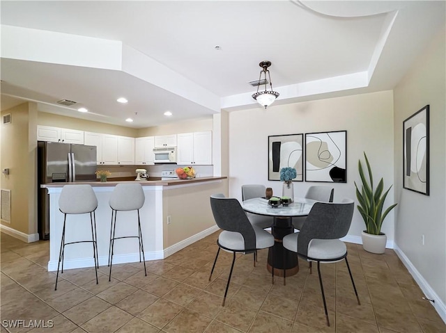 dining area featuring visible vents, recessed lighting, and baseboards