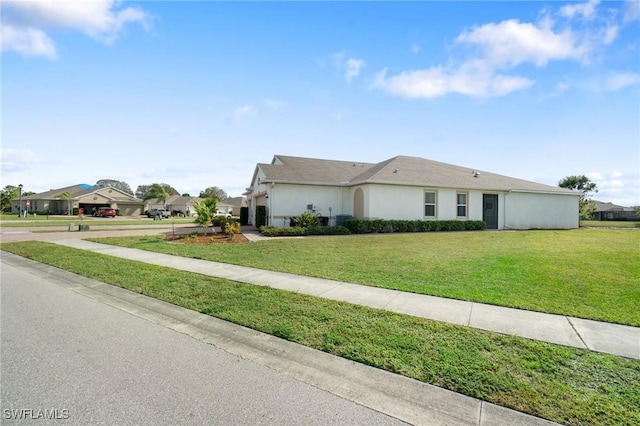 view of front of property featuring a front yard