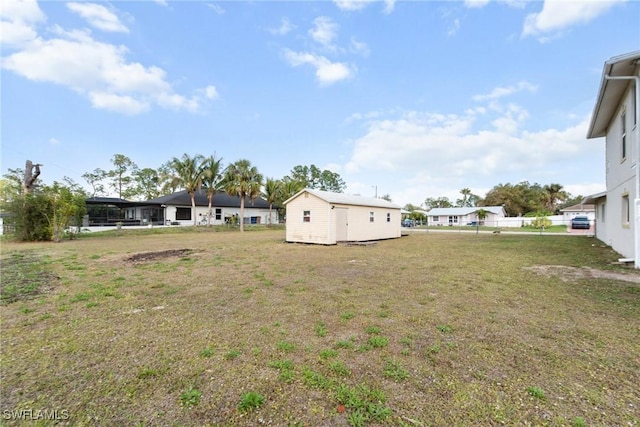 view of yard featuring a storage shed