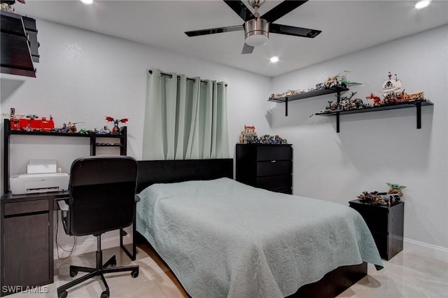 bedroom with ceiling fan