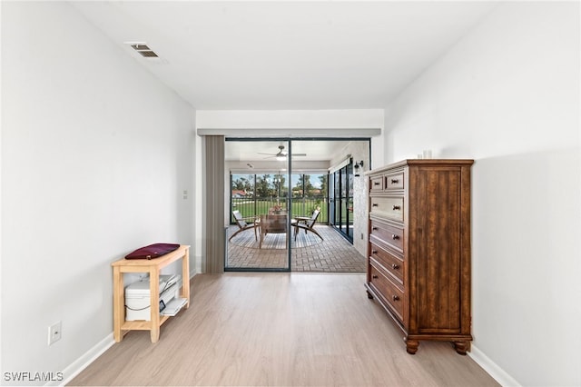 unfurnished room with light wood-type flooring and ceiling fan