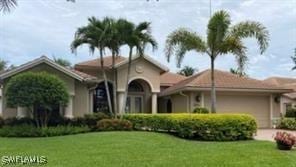 view of front of property featuring a garage and a front yard