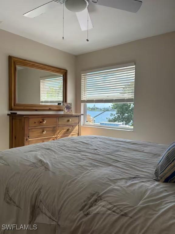 bedroom with ceiling fan