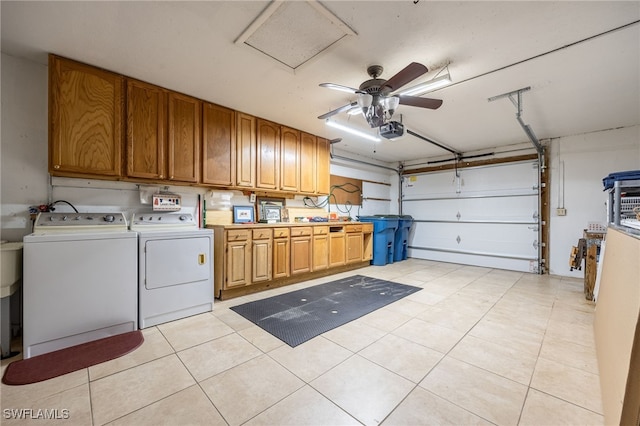 garage with ceiling fan, a garage door opener, and washer and clothes dryer