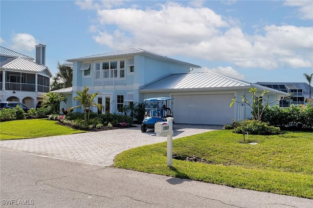 view of front facade featuring a garage and a front lawn