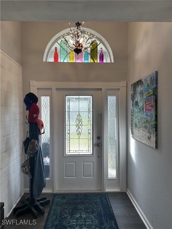 foyer entrance featuring a notable chandelier