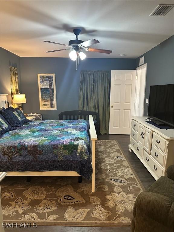 bedroom with ceiling fan