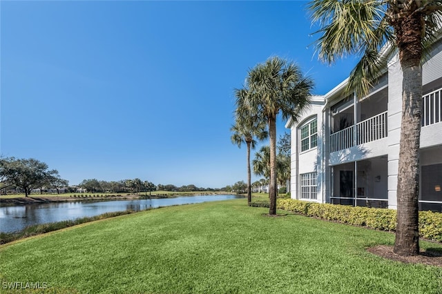 view of yard featuring a water view