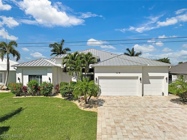 view of front facade with a garage and a front yard