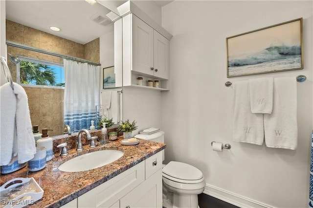 bathroom with a shower with curtain, vanity, and toilet