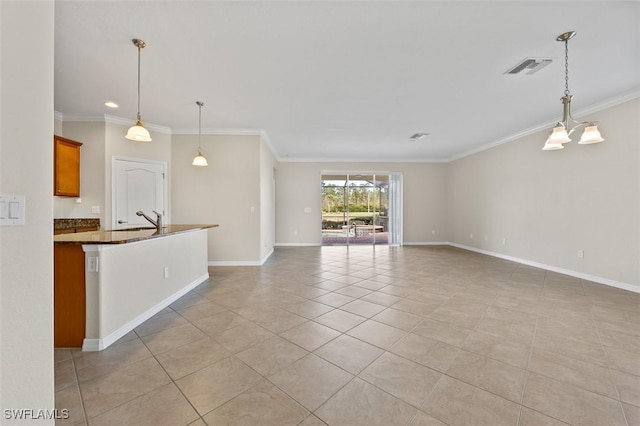 unfurnished living room with sink, light tile patterned floors, crown molding, and an inviting chandelier