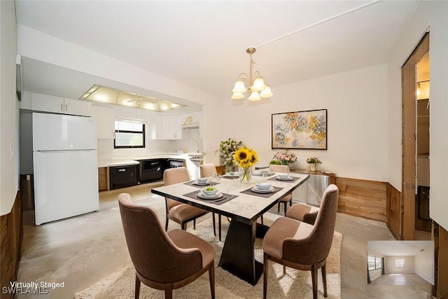 dining area featuring an inviting chandelier