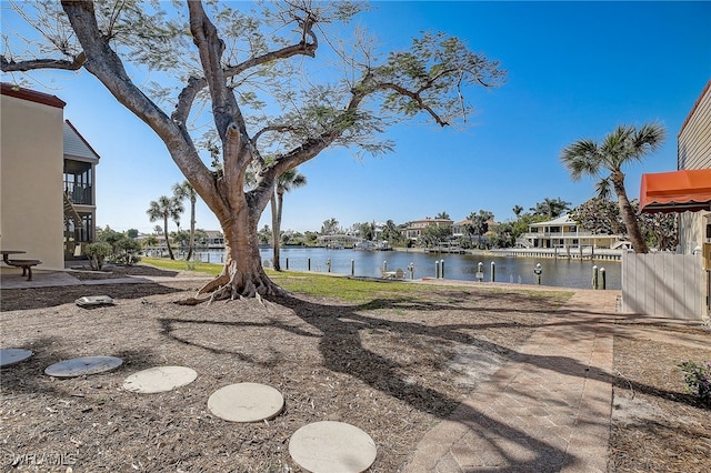 view of yard featuring a water view