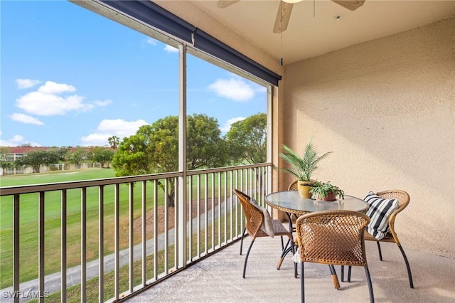 sunroom featuring a ceiling fan