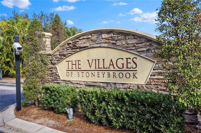 view of community / neighborhood sign