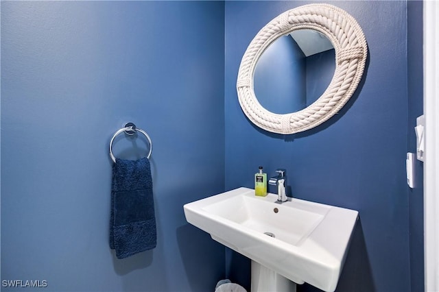 bathroom featuring sink