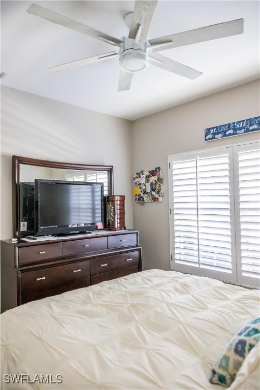 bedroom featuring ceiling fan