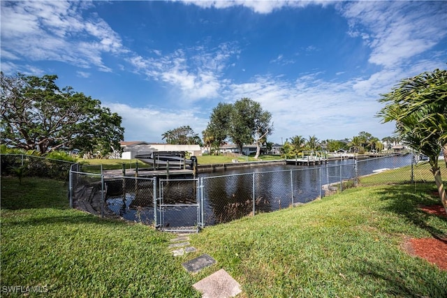 view of yard featuring a water view