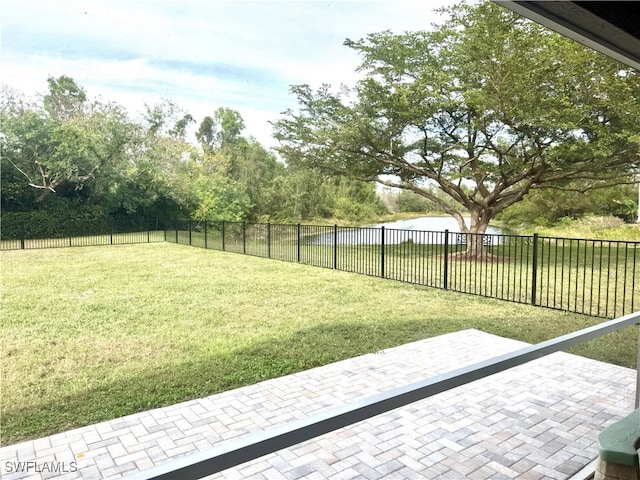 view of yard featuring a patio area