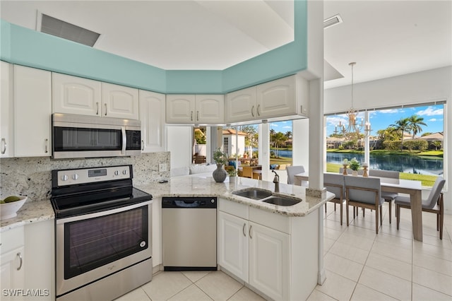 kitchen with visible vents, backsplash, stainless steel appliances, and a sink