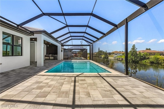 outdoor pool featuring a lanai, an in ground hot tub, a patio, and a water view