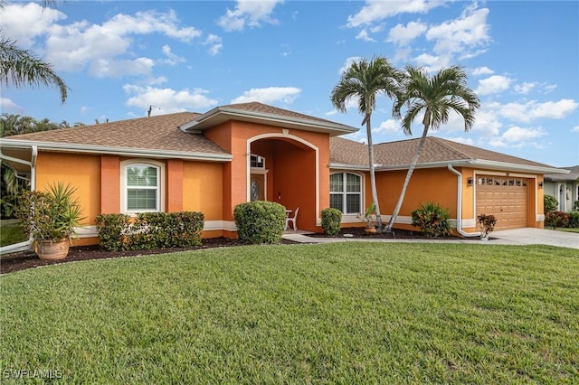 view of front of house featuring a front lawn and a garage