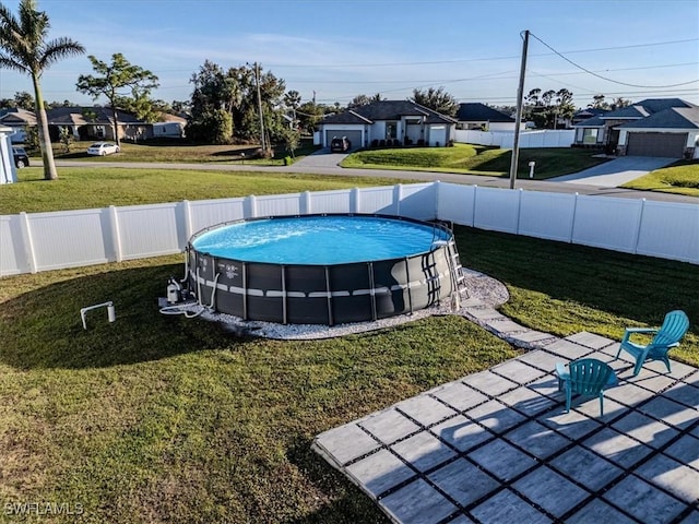 view of swimming pool with a yard