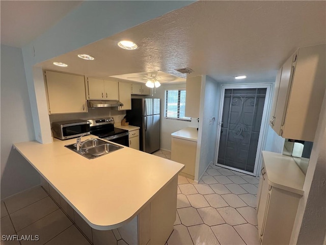 kitchen featuring a textured ceiling, sink, kitchen peninsula, and stainless steel appliances