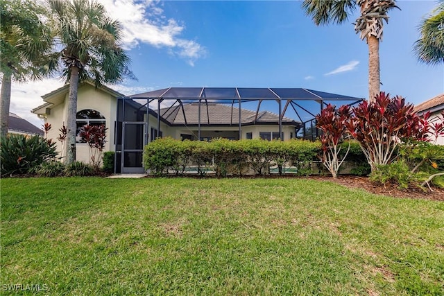 view of yard with a lanai