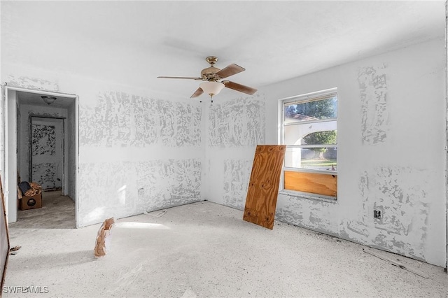 empty room with ceiling fan