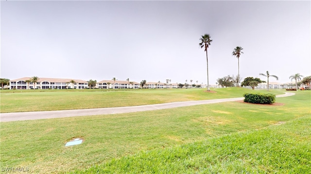 view of property's community featuring a lawn