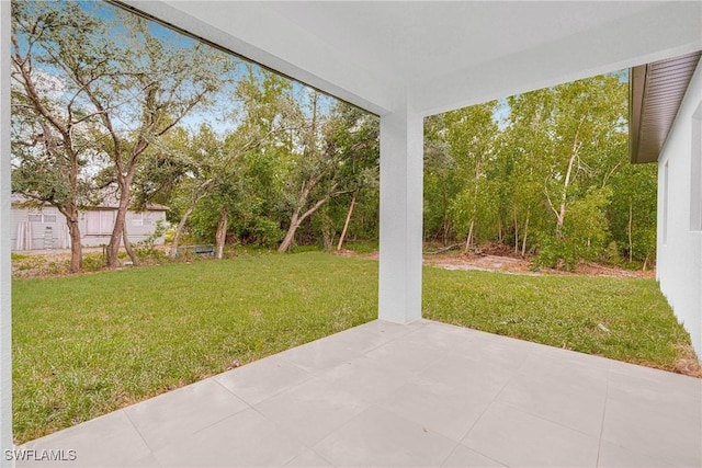 view of yard featuring a patio