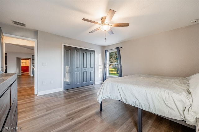 bedroom featuring a closet, light hardwood / wood-style flooring, and ceiling fan