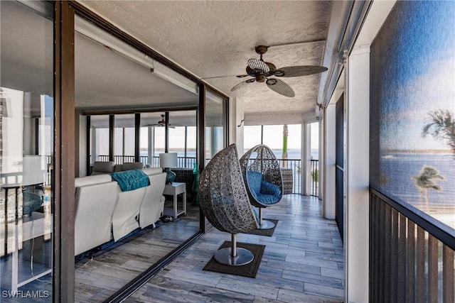 sunroom with ceiling fan