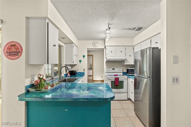 kitchen featuring sink, white cabinetry, light tile patterned flooring, kitchen peninsula, and stainless steel appliances