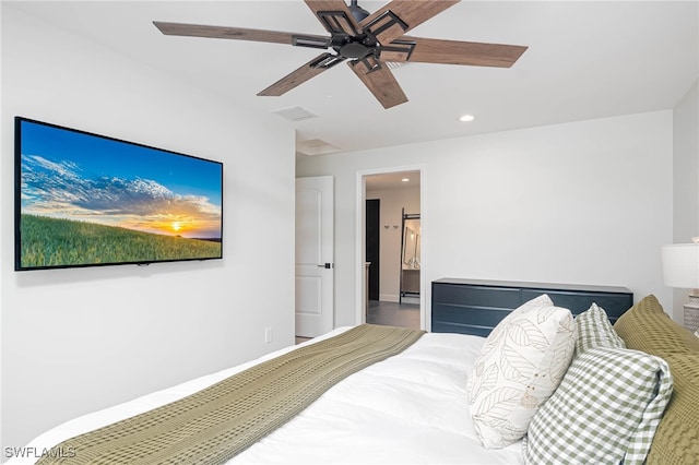 bedroom with ceiling fan