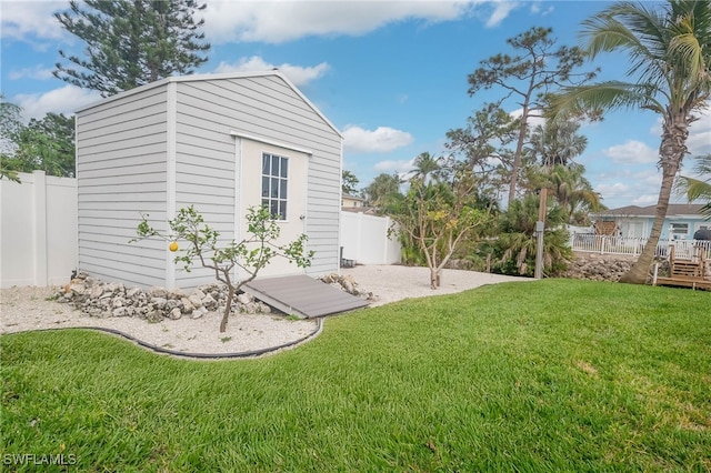 view of yard featuring a storage shed