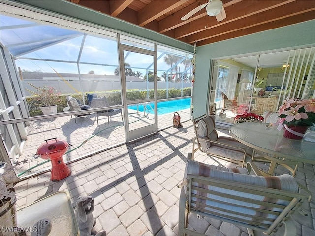 sunroom / solarium with a ceiling fan