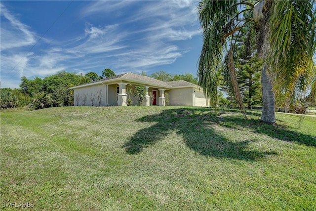 single story home featuring a front lawn