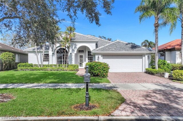 view of front of home featuring a front yard and a garage