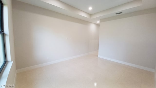 empty room featuring visible vents, recessed lighting, and baseboards