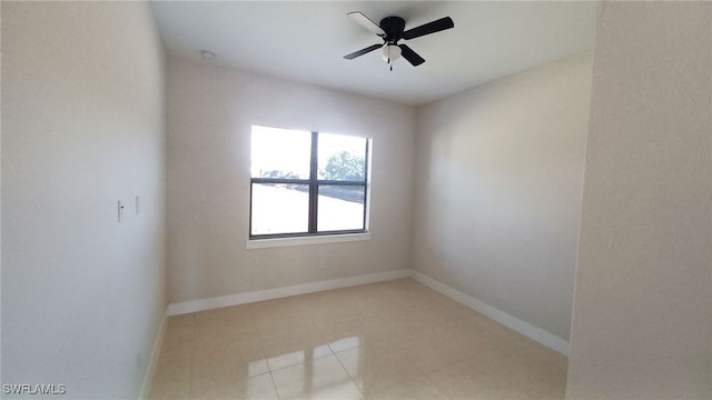 unfurnished room featuring light tile patterned flooring and ceiling fan