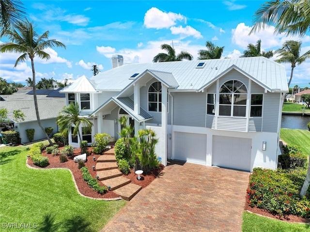 view of front of house featuring a garage and a front yard