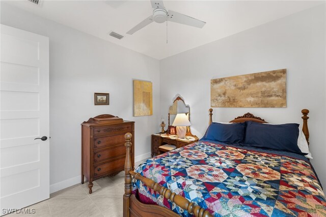 bedroom with ceiling fan